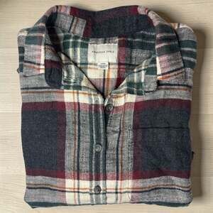 American Eagle Women's Plaid Flannel Cropped Button Up Shirt